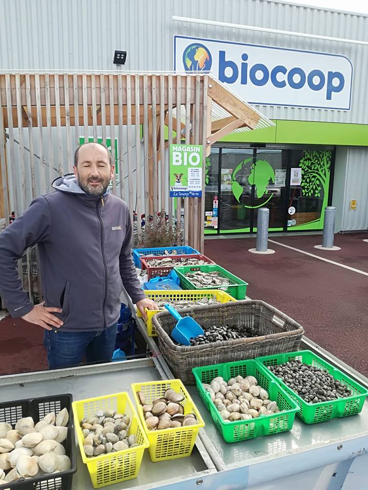 Retrouvez tous les Vendredi matin, notre Poissonnier Retrouvez tous les Vendredi matin, notre Poissonnier